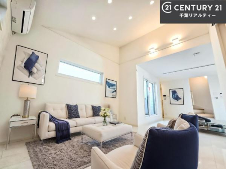 ���r���O �Ƌ��CG�p�[�X�ł��B��؂ȉƑ����W�܂邩�炱��LDK�ɂ͂�����肽���B
�q�����������C�ɏ΂��Ȃ��瑖�����Ă���p�����������u�L���Ƃɂ��ėǂ������v�Ǝv���u�Ԃł��B