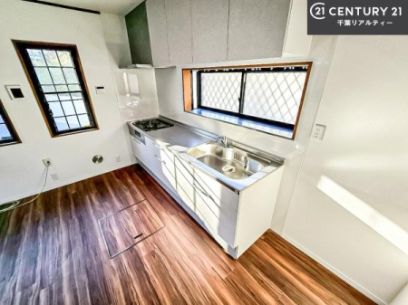 �L�b�`�� ��Ƃ肠�钲���X�y�[�X�ō�Ƃ����₷�����K�ȃL�b�`���ł��I
���q�l�ƈꏏ�ɂ��َq������y���߂�L�X�X�y�[�X�ł��B�y�����������ԂɂȂ肻���ł��ˁI