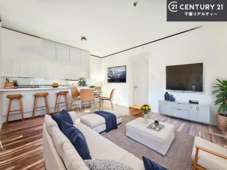 ���r���O �Ƌ��CG�p�[�X�ł��B�S�n�ǂ����r���O�͉Ƒ������R�ƏW�܂�܂��B�Ƒ��c�R�̎��Ԃ����������ł��B���Ƒ��ƁA����w�[���������Ԃ��߂��������ł��ˁB