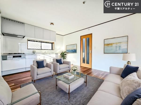 ���r���O �Ƌ��CG�p�[�X�ł��B��؂ȉƑ����W�܂邩�炱��LDK�ɂ͂�����肽���B
�q�����������C�ɏ΂��Ȃ��瑖�����Ă���p�����������u�L���Ƃɂ��ėǂ������v�Ǝv���u�Ԃł��B