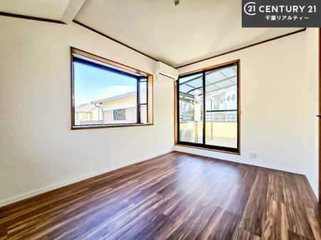 �m�� �o���R�j�[�ɖʂ��Ă���m���ł��B���邭�����肪����A���C����������ł��܂��I���N���āA�O�ɏo�Ĕw�L�т����[�ċz�����ǂ������}������邱�Ƃ��ł��܂��B