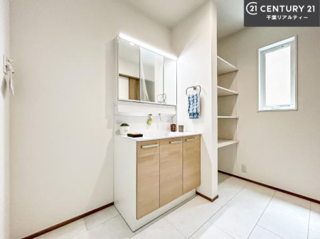 ���ʑ�E���ʏ� �O�ʋ��d�l�̐��ʏ��́A�g�����Ȃ݂����₷������I���͎��[�ɂȂ��Ă��܂��B�h���C���[�₨���ϓ����Еt������̂Ő��ʑ������X�b�L���ƌ����邱�Ƃ��o���܂��I