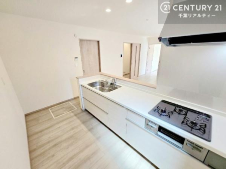 �L�b�`�� ��l�C�̑Ζʎ��V�X�e���L�b�`�����̗p���Ă��܂��I���Ƒ��̃R�~���j�P�[�V���������R�Ƒ�����݌v�ł��B
���q�l�ɂ��ڂ��͂��̂Ŋ������ł��ˁB���[�͂�����܂��I