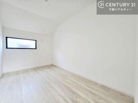 ���̑����� 5.0���̍L��������[�˂́A���[�����łȂ�����ƃX�y�[�X�Ƃ��Ă����p�ł��閣�͓I�ȋ�Ԃł��B