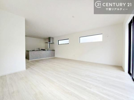 ���r���O �S�n�ǂ����r���O�͉Ƒ������R�ƏW�܂�܂��B�Ƒ��c�R�̎��Ԃ����������ł��B���Ƒ��ƁA����w�[���������Ԃ��߂��������ł��ˁB