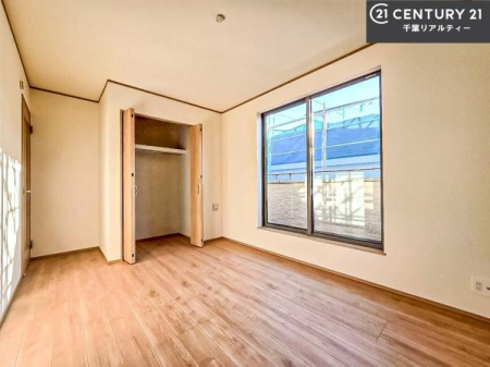 �m�� ���[�X�y�[�X�����Ă��܂��I�������X�b�L�����ڂ��鎖���ł��܂��ˁB
�Ƌ��I�΂Ȃ��V���v���ȃf�U�C���ׁ̈A�Ƌ��I�΂����C�ɓ���̋�ԍ�肪�ł������ł��ˁB