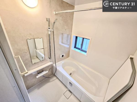 ���� �������������l�̕��͋C�̃o�X���[���́A�V�b�N�ȃf�U�C���Ńo�X�^�C�����[���I
���d���撣���Ă��邲�J���ɂ��D�݂̓����̓����܂����āA�y����ł݂Ă͂������ł��傤���H