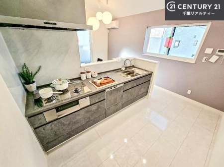 �L�b�`�� ��Ƃ肠�钲���X�y�[�X�ō�Ƃ����₷�����K�ȃL�b�`���ł��I
���q�l�ƈꏏ�ɂ��َq������y���߂�L�X�X�y�[�X�ł��B�y�����������ԂɂȂ肻���ł��ˁI