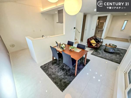 ���r���O �D�����z���܂肪���r���O����ł���ċ��S�n�̗ǂ���Ԃ����o���Ă���܂��I
���났�̎��Ԃ��߂����܂��I