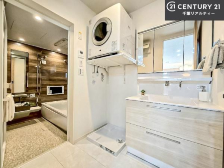 ���ʑ�E���ʏ� �O�ʋ��d�l�̐��ʏ��́A�g�����Ȃ݂����₷������I���͎��[�ɂȂ��Ă��܂��B�h���C���[�₨���ϓ����Еt������̂Ő��ʑ������X�b�L���ƌ����邱�Ƃ��o���܂��I