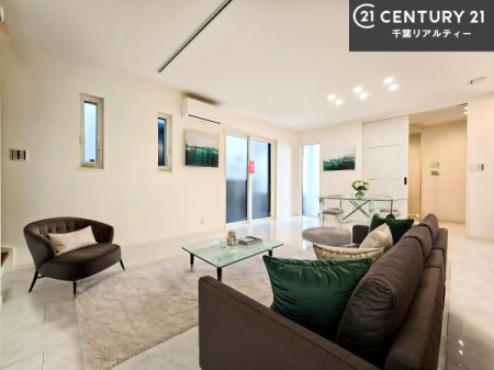 ���r���O �Ƌ��CG�p�[�X�ł��B��؂ȉƑ����W�܂邩�炱��LDK�ɂ͂�����肽���B
�q�����������C�ɏ΂��Ȃ��瑖�����Ă���p�����������u�L���Ƃɂ��ėǂ������v�Ǝv���u�Ԃł��B