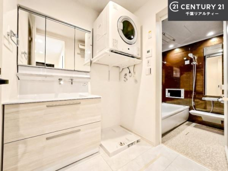 ���ʑ�E���ʏ� �O�ʋ��d�l�̐��ʏ��́A�g�����Ȃ݂����₷������I���͎��[�ɂȂ��Ă��܂��B�h���C���[�₨���ϓ����Еt������̂Ő��ʑ������X�b�L���ƌ����邱�Ƃ��o���܂��I