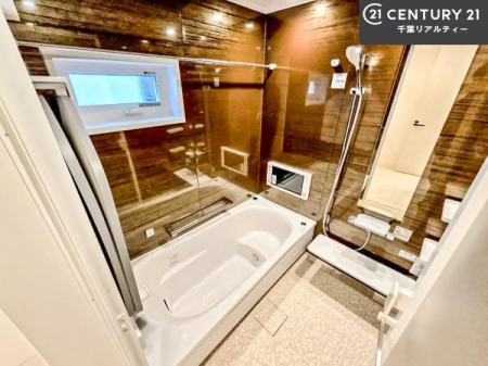 ���� �������������l�̕��͋C�̃o�X���[���́A�����o�Ă��ăo�X�^�C�����[���I
���d���撣���Ă��邲�J���ɂ��D�݂̓����̓����܂����āA�y����ł݂Ă͂������ł��傤���H