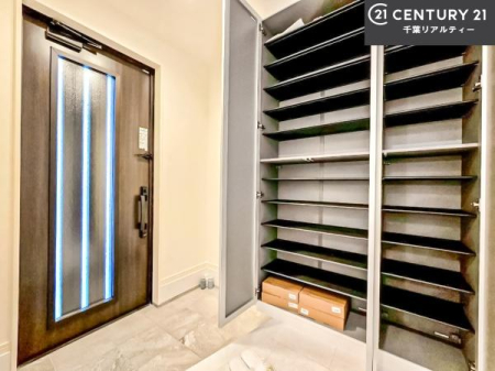 ���� �V���[�Y�{�b�N�X�t���Ȃ̂ŁA���ւ��Еt�����|�������₷���ł��I
�X�b�L���������ւŌ˂��J�����u�ԁA�������̂���S�n������Ԃ��o�}���Ă���܂��B