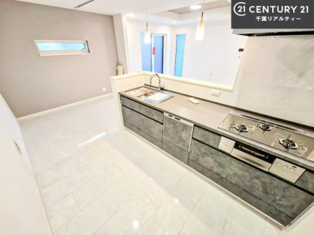 �L�b�`�� ��Ƃ肠�钲���X�y�[�X�ō�Ƃ����₷�����K�ȃL�b�`���ł��I
���q�l�ƈꏏ�ɂ��َq������y���߂�L�X�X�y�[�X�ł��B�y�����������ԂɂȂ肻���ł��ˁI