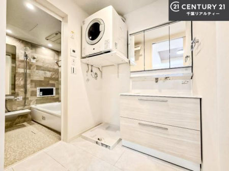 ���ʑ�E���ʏ� �O�ʋ��d�l�̐��ʏ��́A�g�����Ȃ݂����₷������I���͎��[�ɂȂ��Ă��܂��B�h���C���[�₨���ϓ����Еt������̂Ő��ʑ������X�b�L���ƌ����邱�Ƃ��o���܂��I