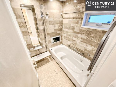 ���� �������������l�̕��͋C�̃o�X���[���́A�����o�Ă��ăo�X�^�C�����[���I
���d���撣���Ă��邲�J���ɂ��D�݂̓����̓����܂����āA�y����ł݂Ă͂������ł��傤���H