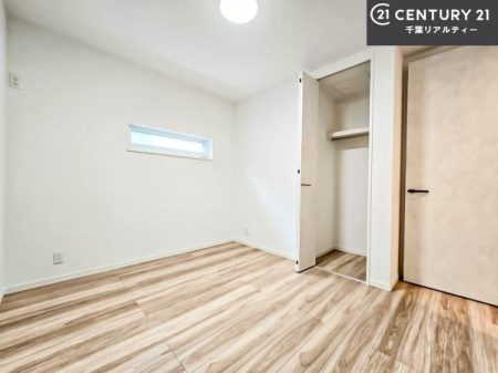 �Q�� ���[�X�y�[�X�����Ă��܂��I�������X�b�L�����ڂ��鎖���ł��܂��ˁB
�Ƌ��I�΂Ȃ��V���v���ȃf�U�C���ׁ̈A�Ƌ��I�΂����C�ɓ���̋�ԍ�肪�ł������ł��ˁB