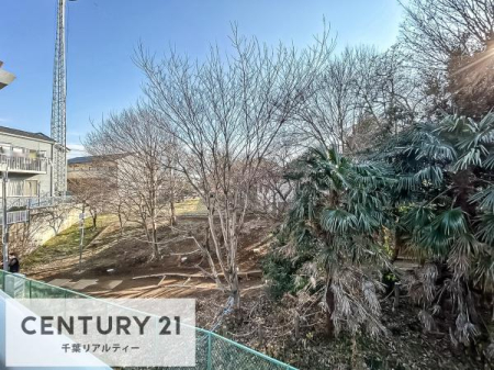 �Z�˂���̒��]�ʐ^ ������������Z��X�A���͂ɂ͍����������Ȃ��A�΂������󂪍L���J����������܂��I
�z�����傫���Ղ��邱�Ƃ�����܂���B�C�����̗ǂ������ʂ蔲����X���݂ł��B