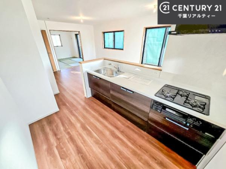 �L�b�`�� ��Ƃ肠�钲���X�y�[�X�ō�Ƃ����₷�����K�ȃL�b�`���ł��I
���q�l�ƈꏏ�ɂ��َq������y���߂�L�X�X�y�[�X�ł��B�y�����������ԂɂȂ肻���ł��ˁI