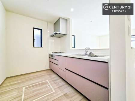 �L�b�`�� ��Ƃ肠�钲���X�y�[�X�ō�Ƃ����₷�����K�ȃL�b�`���ł��I
���q�l�ƈꏏ�ɂ��َq������y���߂�L�X�X�y�[�X�ł��B�y�����������ԂɂȂ肻���ł��ˁI