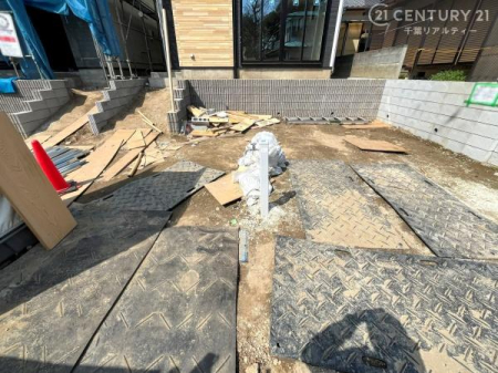 ���ԏ� ���ԃX�y�[�X��2�䕪����܂��I�Z�J���h�J�[�͂������A�o�C�N�⎩�]�ԂȂǂ��u���ꏊ�ɍ���܂���B