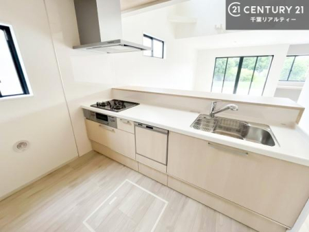 ���d�l�ʐ^(���r���O�j ���r���O�S�̂����n����ΖʃL�b�`���Ȃ̂ŁA���q�l�̗l�q�������Ȃ����Ƃ��ł���q��Ă����₷�����S�ȊԎ�ł��I�i���d�l�j