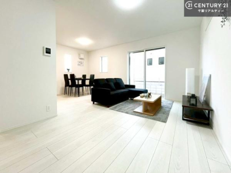 ���r���O �D�����z���܂肪���r���O����ł���ċ��S�n�̗ǂ���Ԃ����o���Ă���܂��I
���났�̎��Ԃ��߂����܂��I