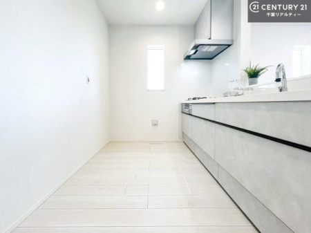 �L�b�`�� ��Ƃ肠�钲���X�y�[�X�ō�Ƃ����₷�����K�ȃL�b�`���ł��I
���q�l�ƈꏏ�ɂ��َq������y���߂�L�X�X�y�[�X�ł��B�y�����������ԂɂȂ肻���ł��ˁI