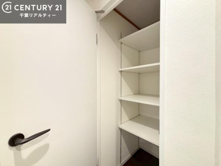 ���[ ���ʏ��̉��ɂ́A���I�̃��l���ɕt���I�^�I������p�i�̎��[���ł��Ď��o�����֗��I