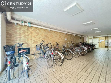 ���̑����p�� ���֏ꊮ���ŁA���q���܂̎��]�Ԃ�ʋΗp�̎��]�Ԃ����S���Ēu���܂��B���Ƒ��ɂ����ꂵ���֗��Ȑݔ��ł��B
�󂫏󋵂����C�y�ɂ��₢���킹���������B