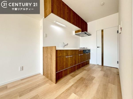 �L�b�`�� ���[�͂̍����V�X�e���L�b�`���ŁA��������H�����������Еt���A�L�X�Ƃ�����Ԃŉ��K�ɗ������y���߂܂��B