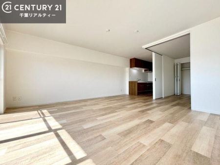 ���r���O �S�n�ǂ����r���O�͉Ƒ������R�ƏW�܂�܂��B�Ƒ��c�R�̎��Ԃ����������ł��B���Ƒ��ƁA����w�[���������Ԃ��߂��������ł��ˁB���邭�J���I�ȋ�Ԃł��B