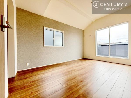 �Q�� �o���R�j�[�ɖʂ����m���́A���炩�Ȓ������������ސS�n�悢��ԁB�u�₩�Ȍ��ɕ�܂�ċC�����悭�ڊo�߂��邽�߁A�Q���ɍœK�Ȃ������ł��B���̊��C�₨�z�c���������K�ɍs���܂��B