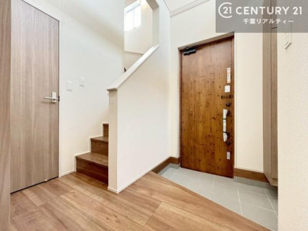 ���� �V���[�Y�{�b�N�X�t���B���ւ��Еt�����|�������₷���ł��I
�X�b�L���������ւŌ˂��J�����u�ԁA�������̂���S�n������Ԃ��o�}���Ă���܂��B