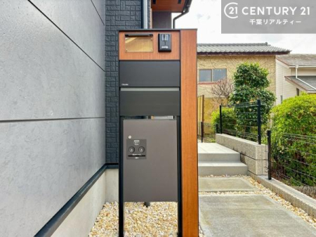 ���̑����n ��z�{�b�N�X���������Ă��邽�߁A�s�ݎ��ł��ו��̎󂯎�肪�\�B
�Ĕz�B�̎�Ԃ��Ȃ��A�Z���������ł��X�g���X�Ȃ����p�ł��܂��B