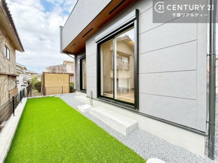 �� ������Ƃ�������X�؁[�X���t���Ă��܂��I�K�[�f�j���O���y���߂����ł��ˁB