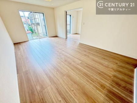 ���r���O �傫�ȑ����炽���Ղ�̗z���������閾�邢���r���O�B�J�����̂��郊�r���O�ŉƑ��c���̂��났�̎��Ԃ��߂����܂��I