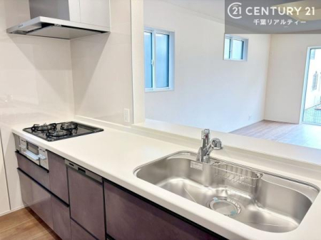 �L�b�`�� ��l�C�̑Ζʎ��V�X�e���L�b�`�����̗p���Ă��܂��I���Ƒ��̃R�~���j�P�[�V���������R�Ƒ�����݌v�ł��B
���q�l�ɂ��ڂ��͂��̂Ŋ������ł��ˁI�L�X�g���ĉ��K�ō�Ƃ��i�݂܂��B