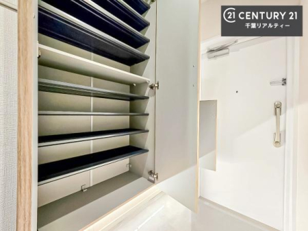 ���� �V���[�Y�{�b�N�X�t���B���ւ��Еt�����|�������₷���ł��I
�X�b�L���������ւŌ˂��J�����u�ԁA�������̂���S�n������Ԃ��o�}���Ă���܂��B