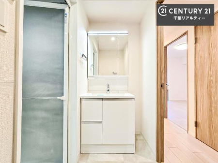 ���ʑ�E���ʏ� �O�ʋ��d�l�̐��ʏ��́A�g�����Ȃ݂����₷������I���͎��[�ɂȂ��Ă��܂��B�h���C���[�₨���ϓ����Еt������̂Ő��ʑ������X�b�L���ƌ����邱�Ƃ��o���܂��I