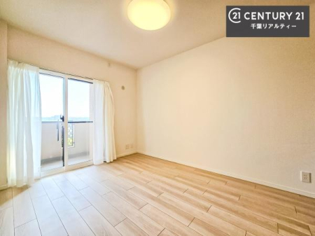 �Q�� �o���R�j�[�ɖʂ����m���́A���炩�Ȓ������������ސS�n�悢��ԁB�u�₩�Ȍ��ɕ�܂�ċC�����悭�ڊo�߂��邽�߁A�Q���ɍœK�Ȃ������ł��B���̊��C�₨�z�c���������K�ɍs���܂��B