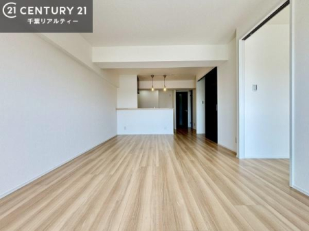 ���r���O �S�n�ǂ����r���O�͉Ƒ������R�ƏW�܂�܂��B�Ƒ��c�R�̎��Ԃ����������ł��B���Ƒ��ƁA����w�[���������Ԃ��߂��������ł��ˁB