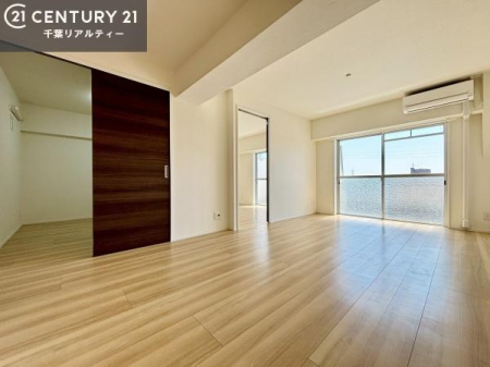 ���r���O �傫�ȑ����炽���Ղ�̗z���������閾�邢���r���O�B�J�����̂��郊�r���O�ŉƑ��c���̂��났�̎��Ԃ��߂����܂��I