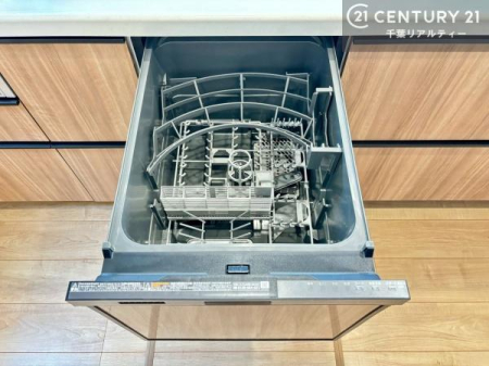 �L�b�`�� �H��@�t���̃L�b�`���ł��I�Z���������r��h�~�Ƃ��đ�ϊ��􂷂�֗��Ȏd�l�ł��I�r���g�C���Ȃ̂ŃL�b�`���̏ꏊ����炸�����X�y�[�X���L���g�����Ƃ��o���܂��I