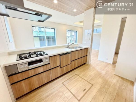 �L�b�`�� ��l�C�̑Ζʎ��V�X�e���L�b�`�����̗p���Ă��܂��I���Ƒ��̃R�~���j�P�[�V���������R�Ƒ�����݌v�ł��B
���q�l�ɂ��ڂ��͂��̂Ŋ������ł��ˁI�L�X�g���ĉ��K�ō�Ƃ��i�݂܂��B