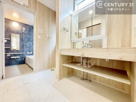 ���ʑ�E���ʏ� �X�^�C���b�V���ȃf�U�C���̐��ʑ���̗p�B�������ꂽ��Ԃ��A���̏�����A���̎��Ԃ����㎿�Ȃ��̂ɉ��o���܂��B