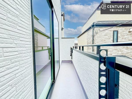 �o���R�j�[ �o���R�j�[���R�����ɐ݂�����Ƃ�̂���݌v�B�p�r�ɍ��킹�Ďg���������ł��A�����̕�炵�����K�ɃT�|�[�g���܂��B