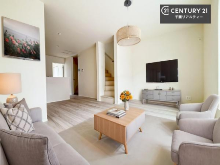 ���r���O �J�����̂���L�XLDK�I�\�t�@�[��_�C�j���O�e�[�u����u���Ă������ɂȂ�Ȃ��̂ŉ��K�ɉ߂����܂��I�R�~���j�P�[�V���������₷�����r���O�ł��I