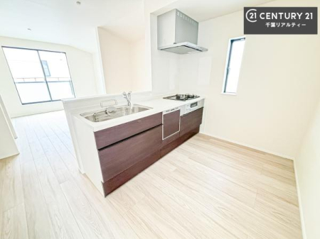 �L�b�`�� ��Ƃ肠�钲���X�y�[�X�ō�Ƃ����₷�����K�ȃL�b�`���ł��I
���q�l�ƈꏏ�ɂ��َq������y���߂�L�X�X�y�[�X�ł��B�y�����������ԂɂȂ肻���ł��ˁI